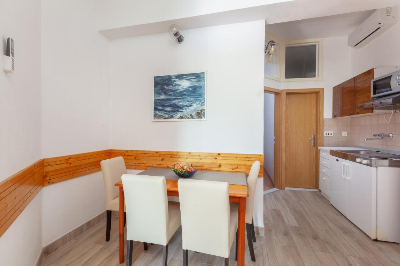 Apartments By The Sea Igrane, Makarska - 310 エクステリア 写真